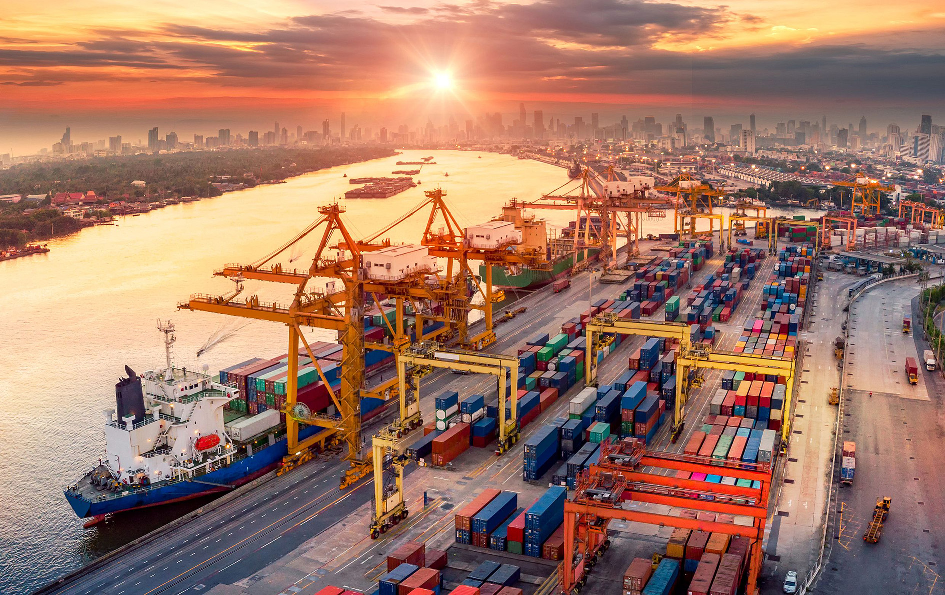 Hafen- und Containerkranen